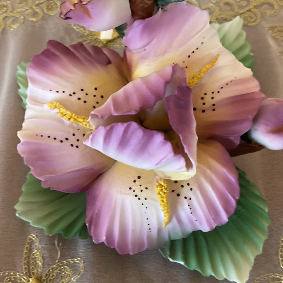 Vintage Capodimonte Orchid Iris Porcelain Flower with 3 Buds Made in Italy - Picture 7 of 10